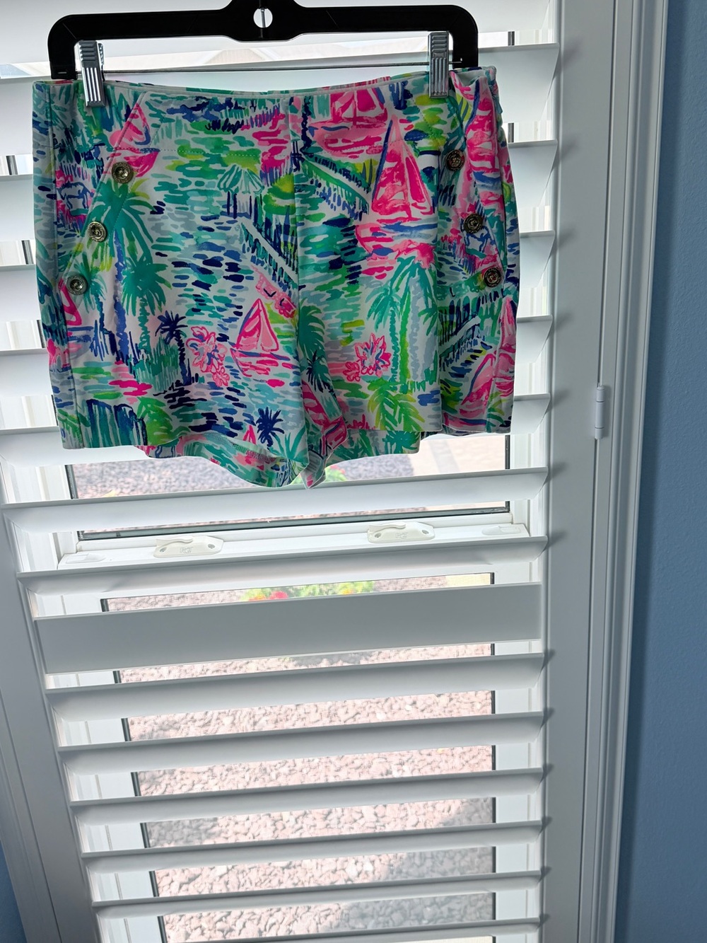 Side zipper, scalloped edge classic Lilly Pulitzer shorts